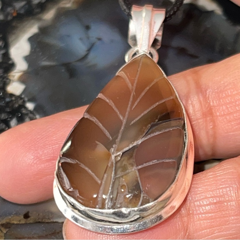 Carved Agate Leaf Pendant 2”